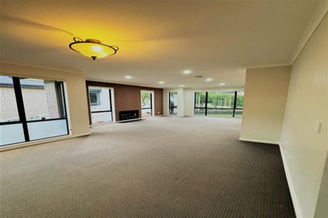 Photo of property in 21 Springvale Drive, Fairview Heights, Auckland, 0632