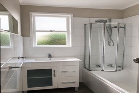 Photo of property in 30 Convair Crescent, Mangere, Auckland, 2022