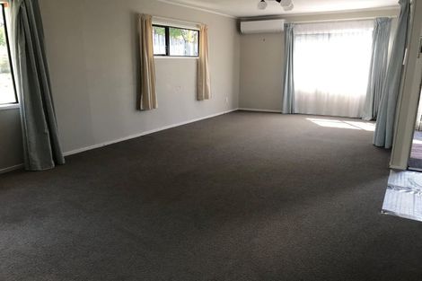 Photo of property in 41 Holmes Drive South, Massey, Auckland, 0614