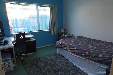 Photo of property in 12 Gunner Drive, Te Atatu Peninsula, Auckland, 0610