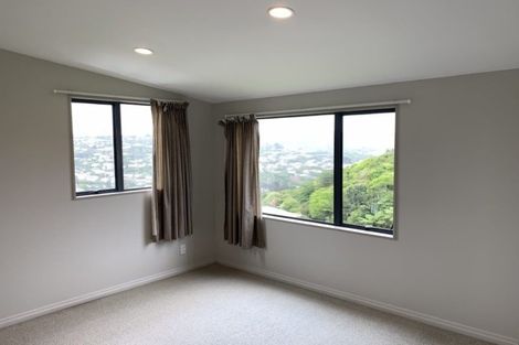 Photo of property in 82a Stewart Drive, Newlands, Wellington, 6037