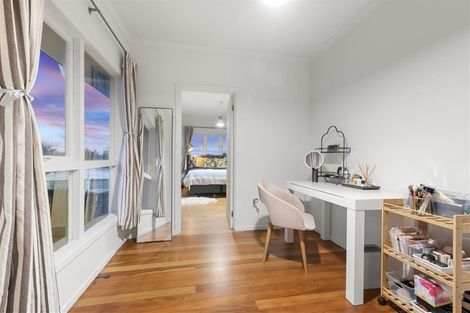 Photo of property in 77 West Harbour Drive, West Harbour, Auckland, 0618