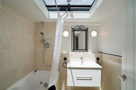 Photo of property in 76a Memorial Avenue, Ilam, Christchurch, 8053