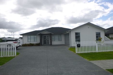 Photo of property in 1 Fred White Drive, Kumeu, 0810