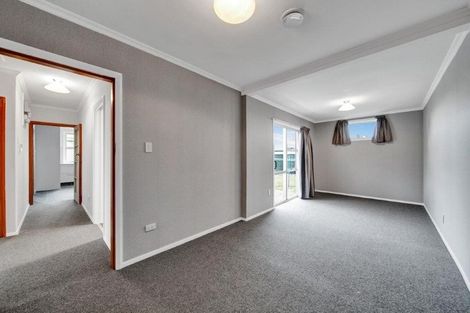 Photo of property in 8 Bone Crescent, Hawera, 4610