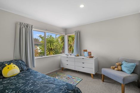 Photo of property in 46 Unsworth Drive, Unsworth Heights, Auckland, 0632