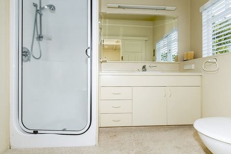 Photo of property in 2/40a Norwood Road, Bayswater, Auckland, 0622