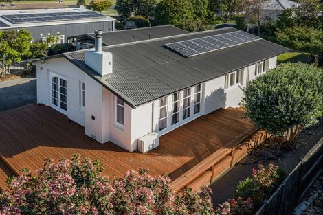 Photo of property in 28 Pitt Street, Clive, 4102