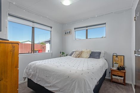 Photo of property in 28 Acacia Street, Kelvin Grove, Palmerston North, 4414