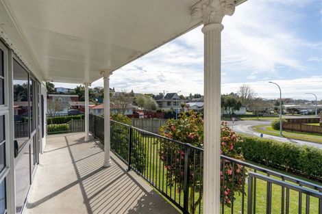 Photo of property in 2 Lachlan Drive, Dinsdale, Hamilton, 3204