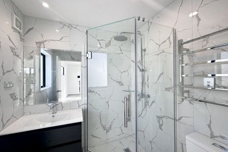 Photo of property in 3b Glennandrew Drive, Half Moon Bay, Auckland, 2012