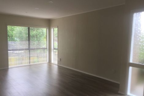 Photo of property in 2 Louise Place, West Harbour, Auckland, 0618