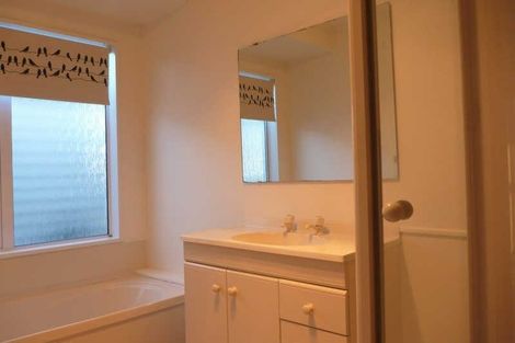 Photo of property in 17 Honeysuckle Place, Northcote, Christchurch, 8052