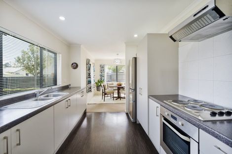 Photo of property in 6 Newfound Way, Glen Eden, Auckland, 0602