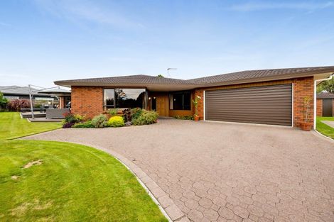 Photo of property in 3b Larsen Place, Merrilands, New Plymouth, 4312