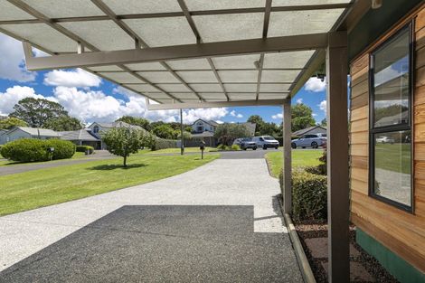 Photo of property in 11 Windfall Grove, Greenhithe, Auckland, 0632