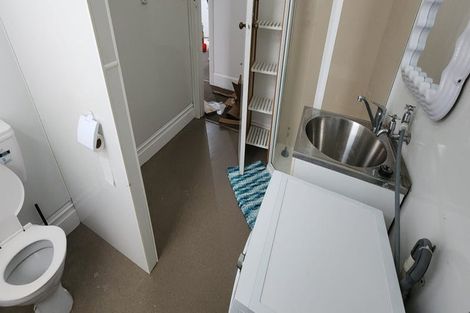 Photo of property in 60 Kelburn Parade, Kelburn, Wellington, 6012