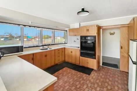 Photo of property in 122 Tait Drive, Greenmeadows, Napier, 4112