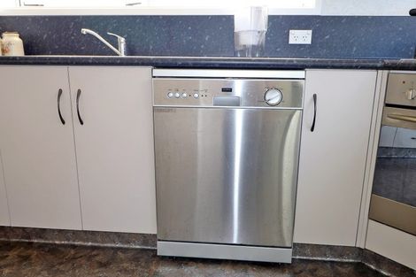 Photo of property in 26 Oberon Street, Stratford, 4332