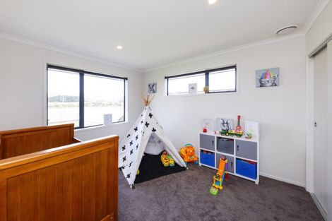 Photo of property in 32 Silicon Way, Fitzherbert, Palmerston North, 4410