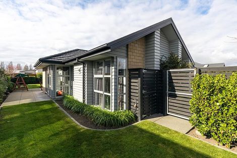 Photo of property in 20 Taiore Crescent, Marshland, Christchurch, 8083