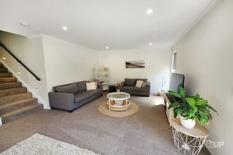 Photo of property in 2 Waimoana Close, Massey, Auckland, 0614