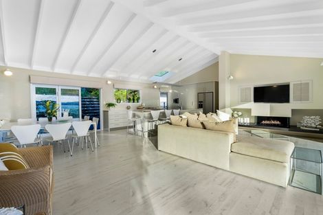 Photo of property in 53a De Luen Avenue, Tindalls Beach, Whangaparaoa, 0930