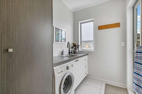 Photo of property in 1b Evans Road, Papamoa Beach, Papamoa, 3118