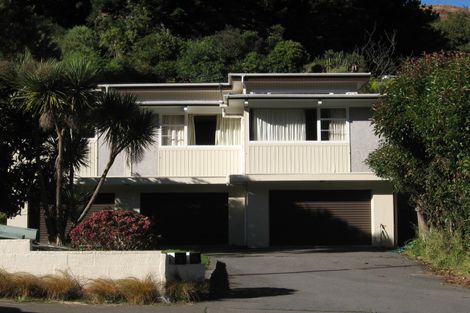 Photo of property in 52 Newlands Road, Newlands, Wellington, 6037