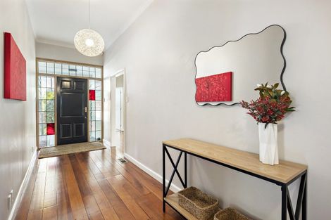 Photo of property in 107-109 Muritai Road, Eastbourne, Lower Hutt, 5013