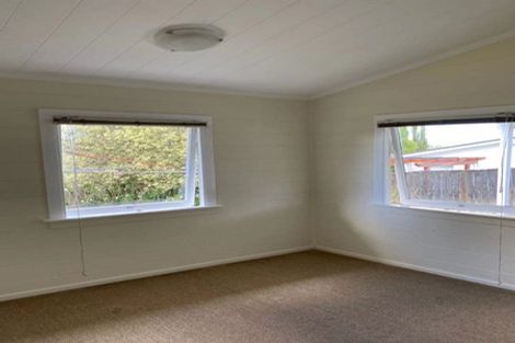 Photo of property in 41 Hobsonville Road, West Harbour, Auckland, 0618