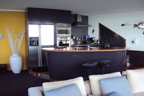 Photo of property in 114 The Esplanade, Houghton Bay, Wellington, 6023
