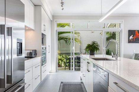 Photo of property in 6 Sunshine Terrace, Orewa, 0931