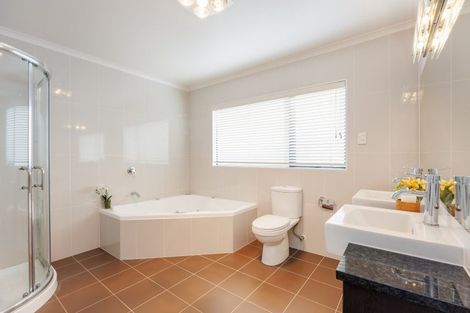 Photo of property in 8 Mulu Place, Fairview Heights, Auckland, 0632