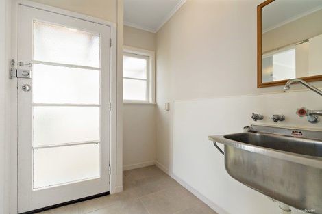 Photo of property in 21 Sheridan Drive, New Lynn, Auckland, 0600