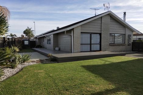 Photo of property in 22 Sturges Road, Henderson, Auckland, 0612