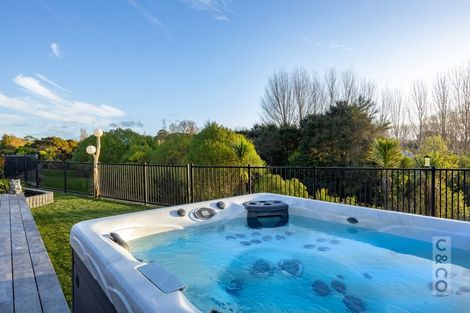 Photo of property in 21 Vogwill Road, Kumeu, 0810