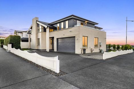 Photo of property in 33 Te Oneroa Way, Long Bay, Auckland, 0630