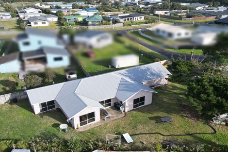 Photo of property in 4 Muritai Grove, Himatangi Beach, Foxton, 4891