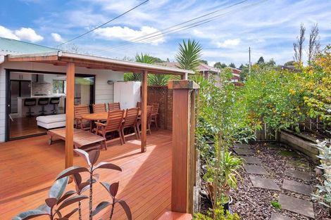 Photo of property in 76a View Road, Henderson, Auckland, 0612