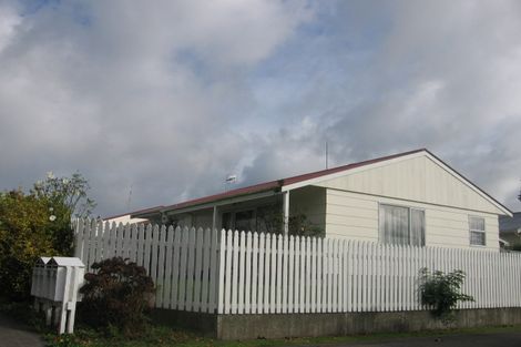 Photo of property in 2 Chatsworth Place, Highbury, Palmerston North, 4412