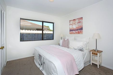 Photo of property in 52 Bob Charles Drive, Golflands, Auckland, 2013
