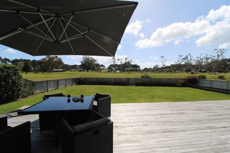 Photo of property in 136 Kelly Jade Avenue, Matarangi, Whitianga, 3592