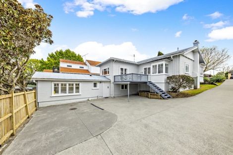 Photo of property in 14 Waiohua Road, Greenlane, Auckland, 1061