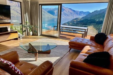 Photo of property in 15a Mackinnon Terrace, Sunshine Bay, Queenstown, 9300