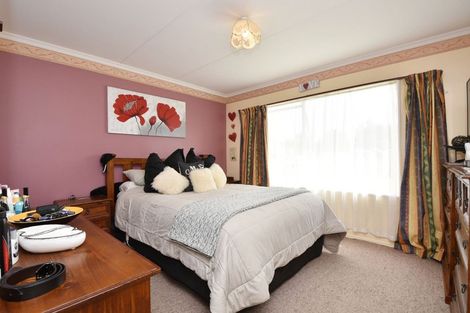 Photo of property in 74 Dalwharn Street, Wallacetown, 9816