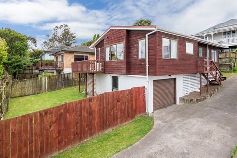 Photo of property in 2/148 Sunset Road, Unsworth Heights, Auckland, 0632