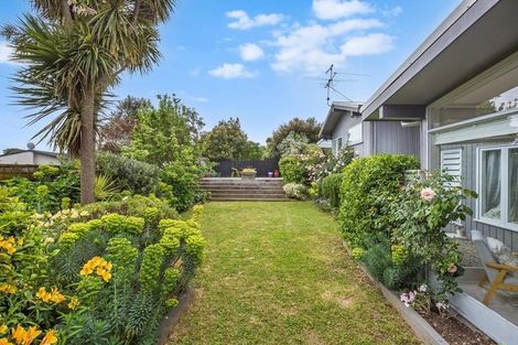 Photo of property in 15 Tawa Street, Waikanae, 5036