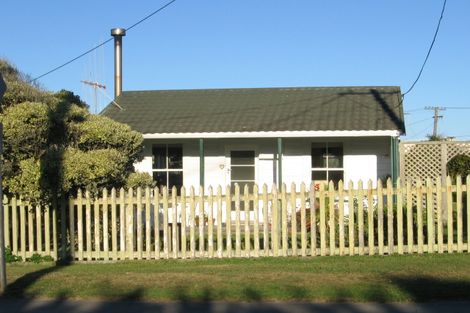Photo of property in 5 Rangiuru Road, Otaki Beach, Otaki, 5512