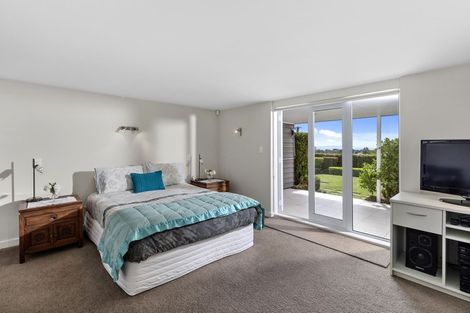 Photo of property in 8 Eastcliffe Road, Castor Bay, Auckland, 0620